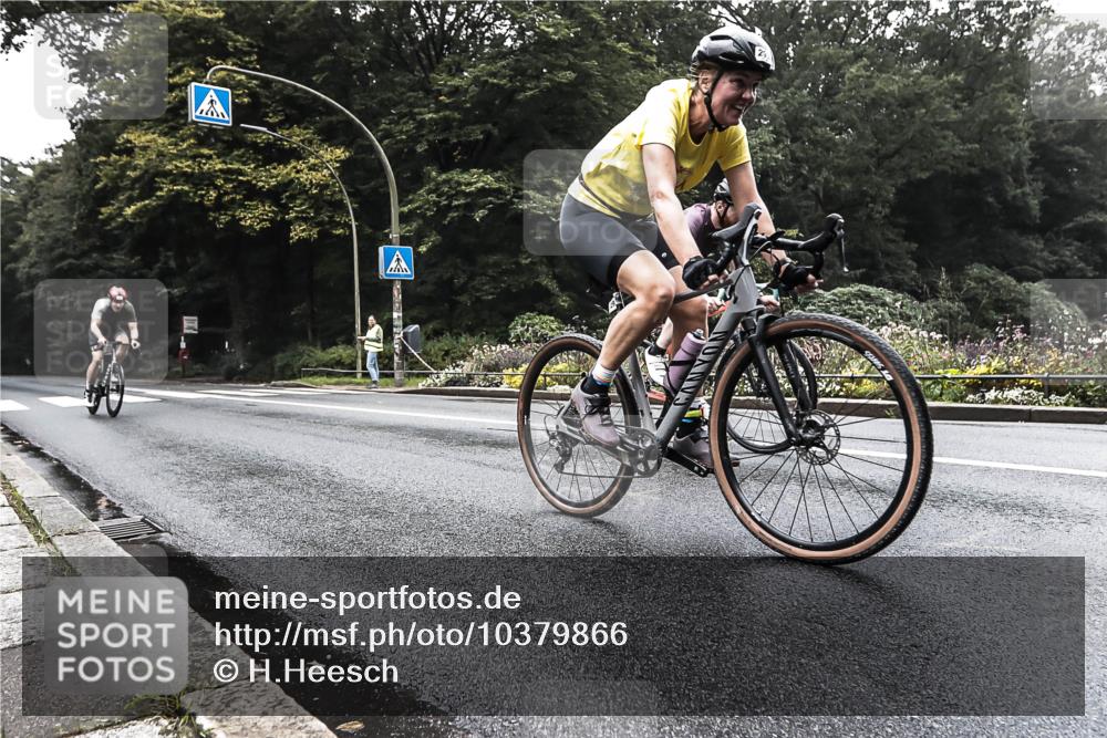 13.09.2026 - Stadtparktriathlon H.Heesch http://msf.ph/oto/10379866 13.09.2026 10:15:48 Radfahren 263, 295, 327 meine-sportfotos.de