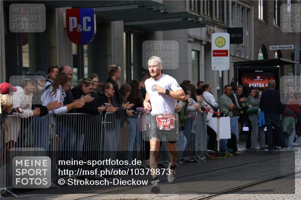 13.09.2026 - 21. swb-Marathon Bremen Strokosch-Dieckow http://msf.ph/oto/10379873 13.09.2026 12:41:56 Ziel 129, 1139 meine-sportfotos.de