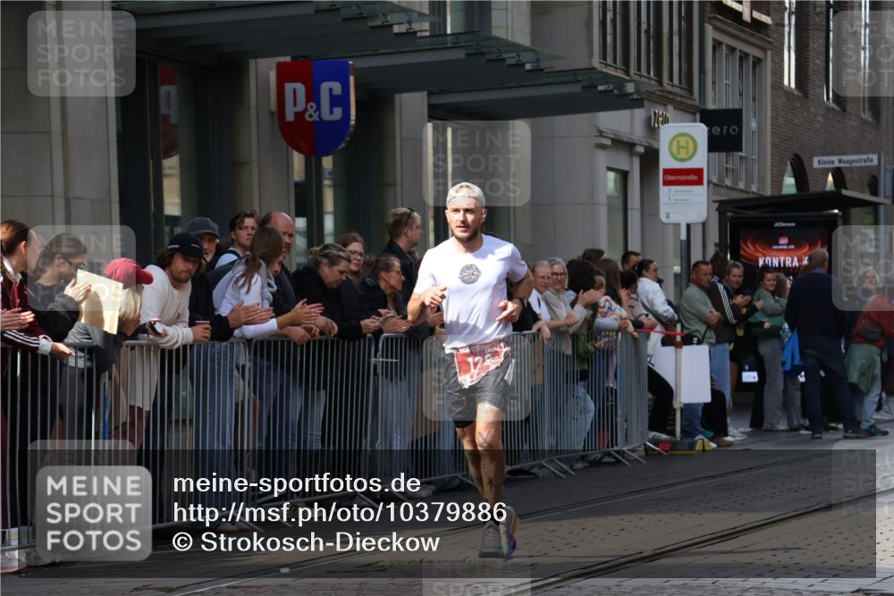 13.09.2026 - 21. swb-Marathon Bremen Strokosch-Dieckow http://msf.ph/oto/10379886 13.09.2026 12:41:56 Ziel 129, 1139 meine-sportfotos.de