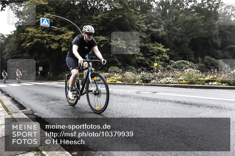 13.09.2026 - Stadtparktriathlon H.Heesch http://msf.ph/oto/10379939 13.09.2026 10:16:29 Radfahren 227, 284, 301 meine-sportfotos.de