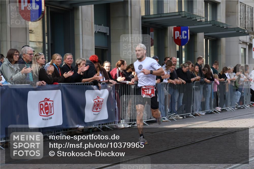 13.09.2026 - 21. swb-Marathon Bremen Strokosch-Dieckow http://msf.ph/oto/10379965 13.09.2026 12:41:57 Ziel 129 meine-sportfotos.de