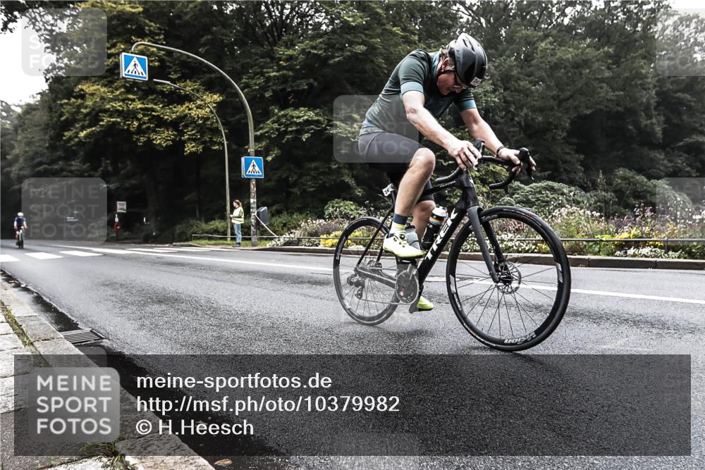 13.09.2026 - Stadtparktriathlon H.Heesch http://msf.ph/oto/10379982 13.09.2026 10:17:15 Radfahren 241, 245 meine-sportfotos.de