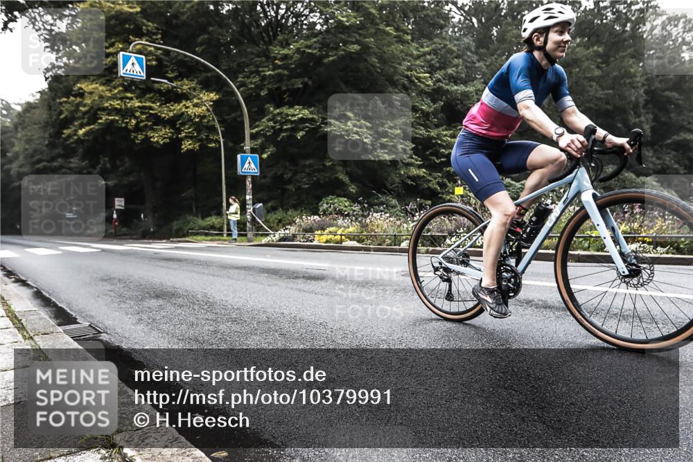 13.09.2026 - Stadtparktriathlon H.Heesch http://msf.ph/oto/10379991 13.09.2026 10:17:18 Radfahren 241, 245 meine-sportfotos.de