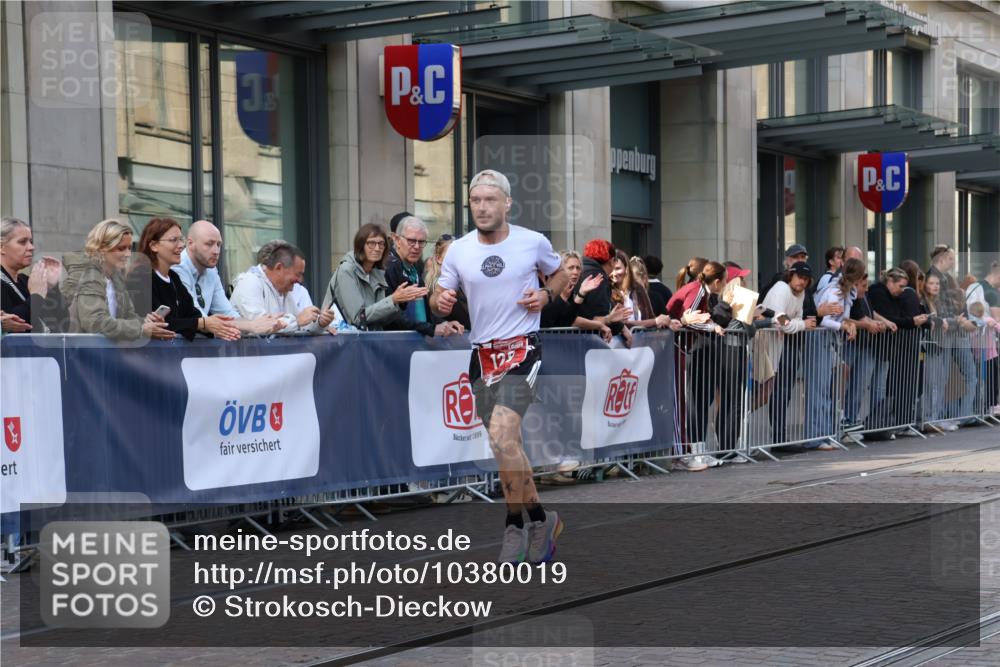 13.09.2026 - 21. swb-Marathon Bremen Strokosch-Dieckow http://msf.ph/oto/10380019 13.09.2026 12:41:58 Ziel 129 meine-sportfotos.de