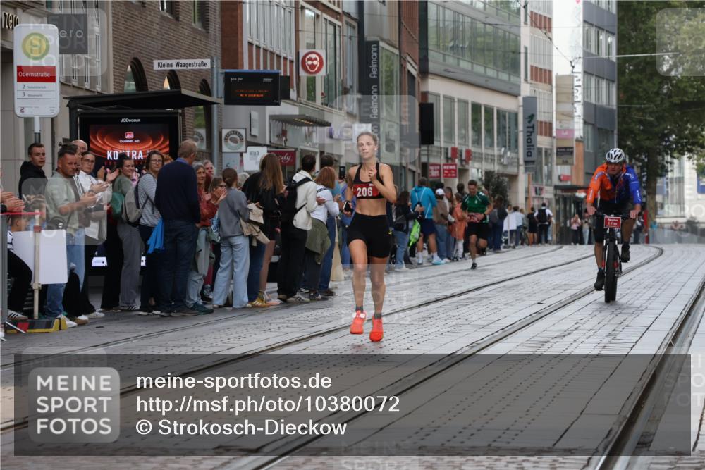 13.09.2026 - 21. swb-Marathon Bremen Strokosch-Dieckow http://msf.ph/oto/10380072 13.09.2026 12:42:48 Ziel 206, 236 meine-sportfotos.de