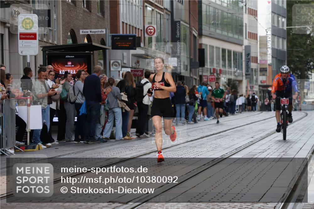 13.09.2026 - 21. swb-Marathon Bremen Strokosch-Dieckow http://msf.ph/oto/10380092 13.09.2026 12:42:48 Ziel 206, 236 meine-sportfotos.de