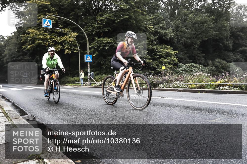 13.09.2026 - Stadtparktriathlon H.Heesch http://msf.ph/oto/10380136 13.09.2026 10:18:39 Radfahren 233, 405, 444 meine-sportfotos.de