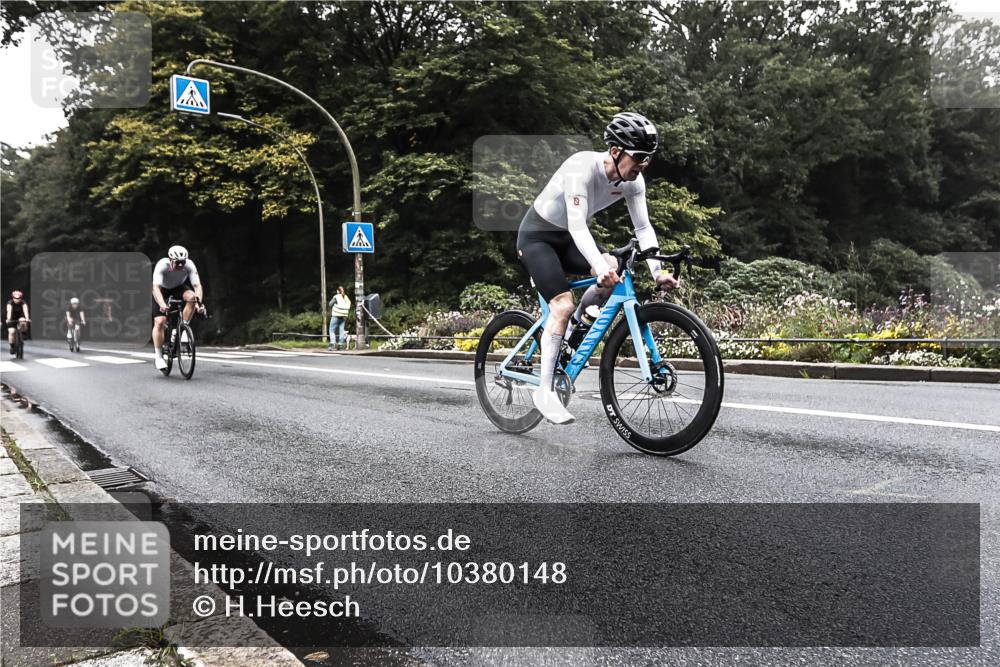 13.09.2026 - Stadtparktriathlon H.Heesch http://msf.ph/oto/10380148 13.09.2026 10:18:44 Radfahren 213, 300, 333, 368, 412 meine-sportfotos.de