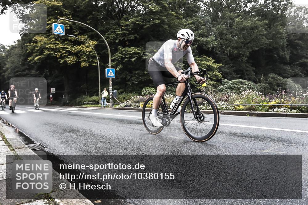 13.09.2026 - Stadtparktriathlon H.Heesch http://msf.ph/oto/10380155 13.09.2026 10:18:45 Radfahren 213, 243, 300, 333, 368, 412 meine-sportfotos.de