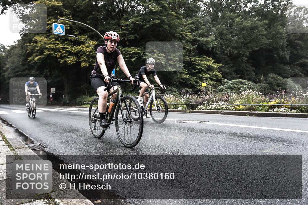 13.09.2026 - Stadtparktriathlon H.Heesch http://msf.ph/oto/10380160 13.09.2026 10:18:46 Radfahren 213, 243, 300, 333, 368, 412 meine-sportfotos.de