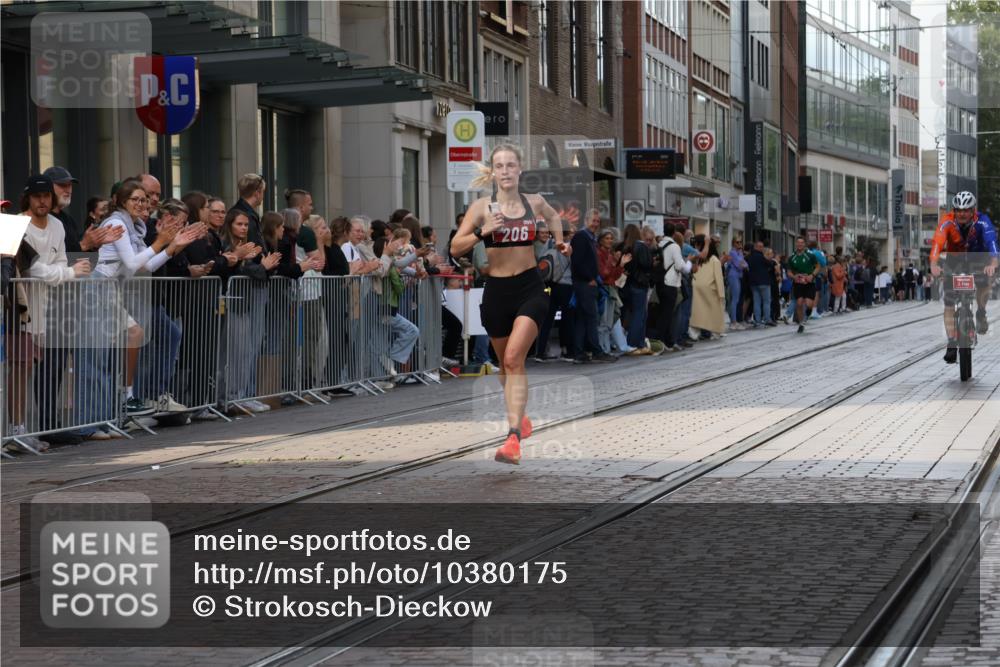 13.09.2026 - 21. swb-Marathon Bremen Strokosch-Dieckow http://msf.ph/oto/10380175 13.09.2026 12:42:50 Ziel 206, 236 meine-sportfotos.de