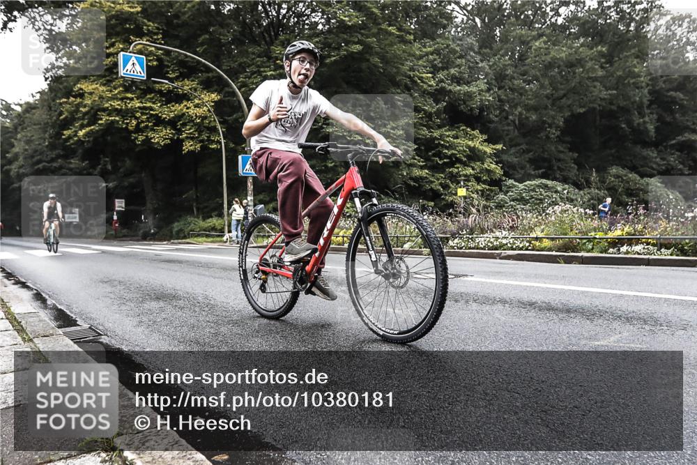 13.09.2026 - Stadtparktriathlon H.Heesch http://msf.ph/oto/10380181 13.09.2026 10:19:02 Radfahren 255, 378, 465 meine-sportfotos.de