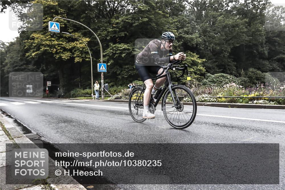13.09.2026 - Stadtparktriathlon H.Heesch http://msf.ph/oto/10380235 13.09.2026 10:19:27 Radfahren 262, 264, 372, 399 meine-sportfotos.de