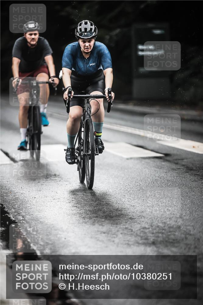 13.09.2026 - Stadtparktriathlon H.Heesch http://msf.ph/oto/10380251 13.09.2026 12:24:54 Radfahren 962, 1058, 1117 meine-sportfotos.de