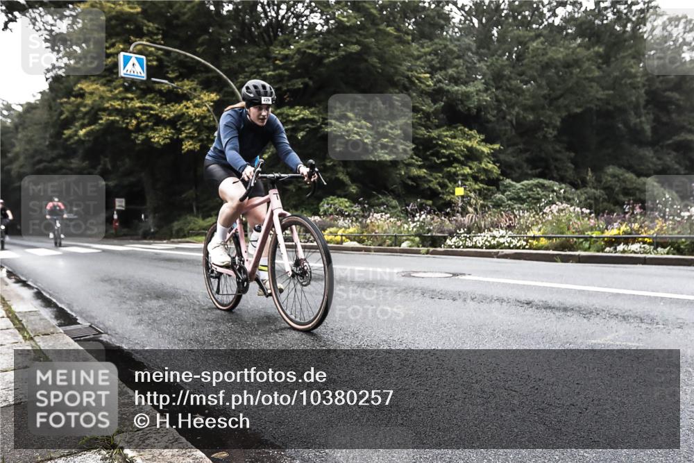 13.09.2026 - Stadtparktriathlon H.Heesch http://msf.ph/oto/10380257 13.09.2026 10:19:35 Radfahren 225, 229, 305, 322 meine-sportfotos.de