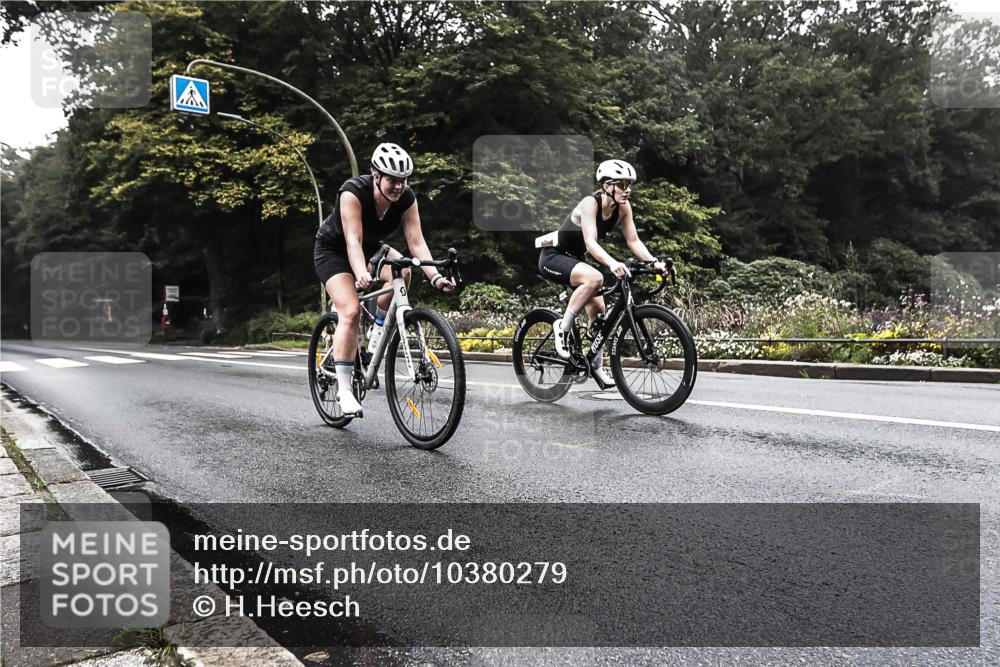 13.09.2026 - Stadtparktriathlon H.Heesch http://msf.ph/oto/10380279 13.09.2026 10:19:43 Radfahren 260, 307, 402, 439 meine-sportfotos.de