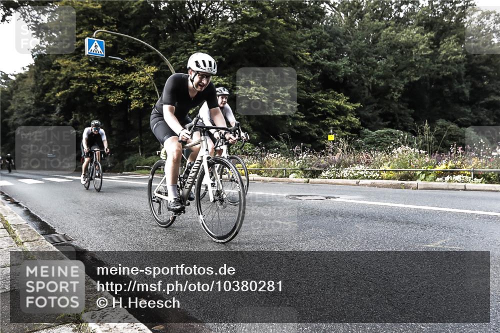 13.09.2026 - Stadtparktriathlon H.Heesch http://msf.ph/oto/10380281 13.09.2026 10:52:45 Radfahren 383, 529, 579 meine-sportfotos.de