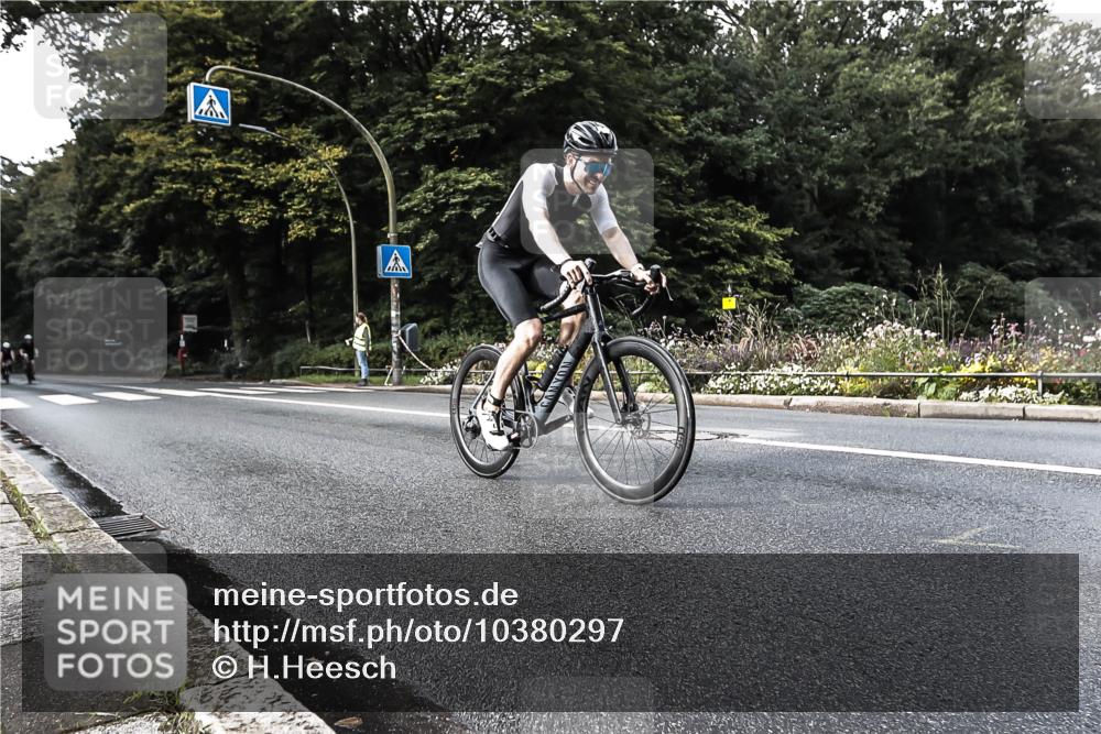 13.09.2026 - Stadtparktriathlon H.Heesch http://msf.ph/oto/10380297 13.09.2026 10:52:46 Radfahren 383, 529, 550, 579 meine-sportfotos.de