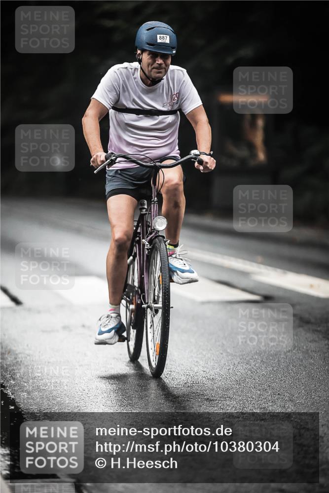13.09.2026 - Stadtparktriathlon H.Heesch http://msf.ph/oto/10380304 13.09.2026 12:25:06 Radfahren 887, 1016, 1036, 1168 meine-sportfotos.de