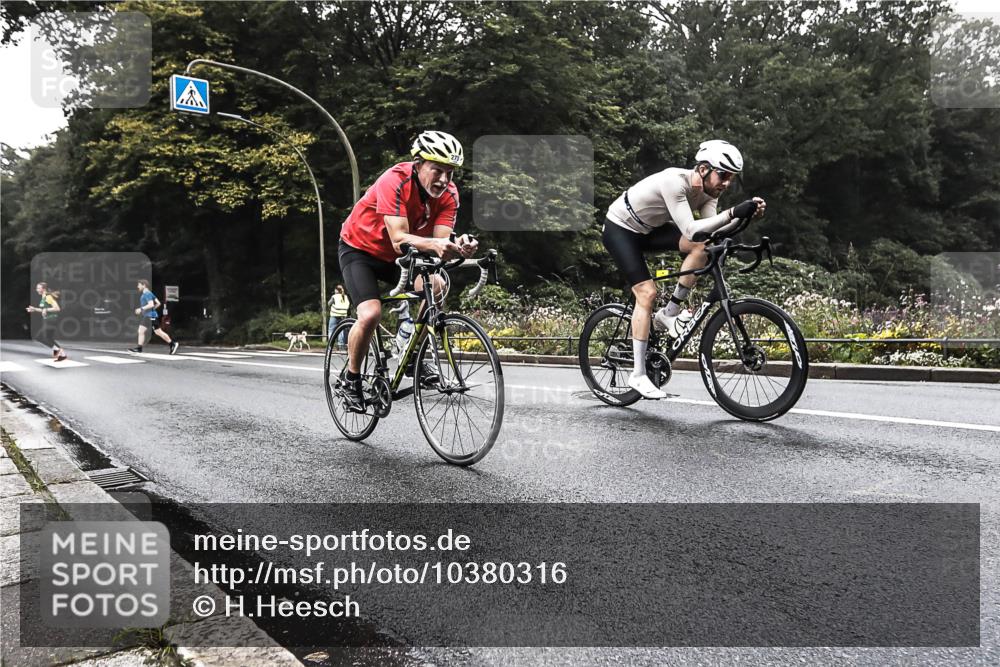 13.09.2026 - Stadtparktriathlon H.Heesch http://msf.ph/oto/10380316 13.09.2026 10:20:02 Radfahren 273, 328, 377 meine-sportfotos.de