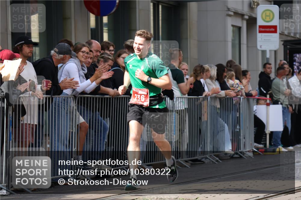13.09.2026 - 21. swb-Marathon Bremen Strokosch-Dieckow http://msf.ph/oto/10380322 13.09.2026 12:42:59 Ziel 236 meine-sportfotos.de