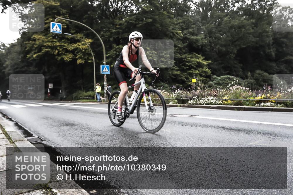 13.09.2026 - Stadtparktriathlon H.Heesch http://msf.ph/oto/10380349 13.09.2026 10:20:13 Radfahren 415, 432 meine-sportfotos.de