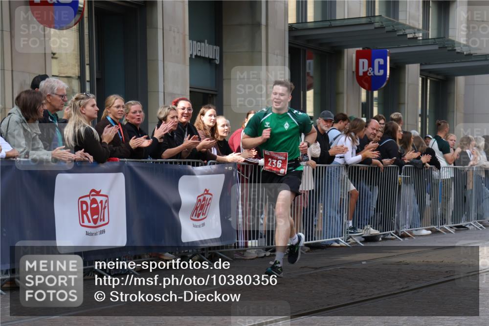 13.09.2026 - 21. swb-Marathon Bremen Strokosch-Dieckow http://msf.ph/oto/10380356 13.09.2026 12:43:00 Ziel 236 meine-sportfotos.de