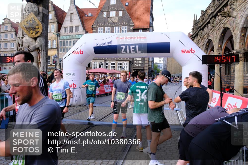 13.09.2026 - 21. swb-Marathon Bremen Tim E. http://msf.ph/oto/10380366 13.09.2026 13:16:09 Ziel 145, 982, 1955, 2733, 3119, 3149, 3422, 3536, 3689, 3836, 3991, 4573, 4823, 5430, 5474, 5533, 5588, 5913, 6481, 6515, 7307, 7413, 9122, 9278, 13149, 13249 meine-sportfotos.de