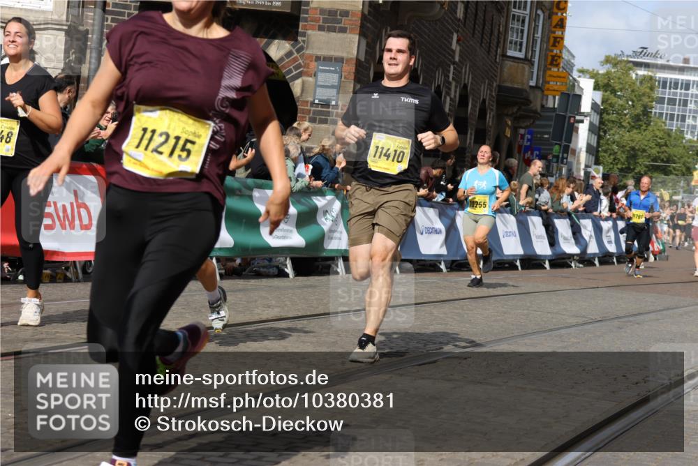 13.09.2026 - 21. swb-Marathon Bremen Strokosch-Dieckow http://msf.ph/oto/10380381 13.09.2026 11:04:35 Ziel 10182, 10245, 10291, 10390, 10516, 10526, 10613, 10671, 10672, 11214, 11215, 11221, 11248, 11318, 11336, 11410, 11539, 11720, 11726, 11740, 11909, 12001, 12009, 12103, 12113, 12276, 12929, 10198, 10283, 10315, 10481, 10856, 10940, 11006, 11114, 11364, 11366, 11395, 11592, 11705, 11757, 12005, 12493, 12495, 12498, 12500, 12502, 12563 meine-sportfotos.de