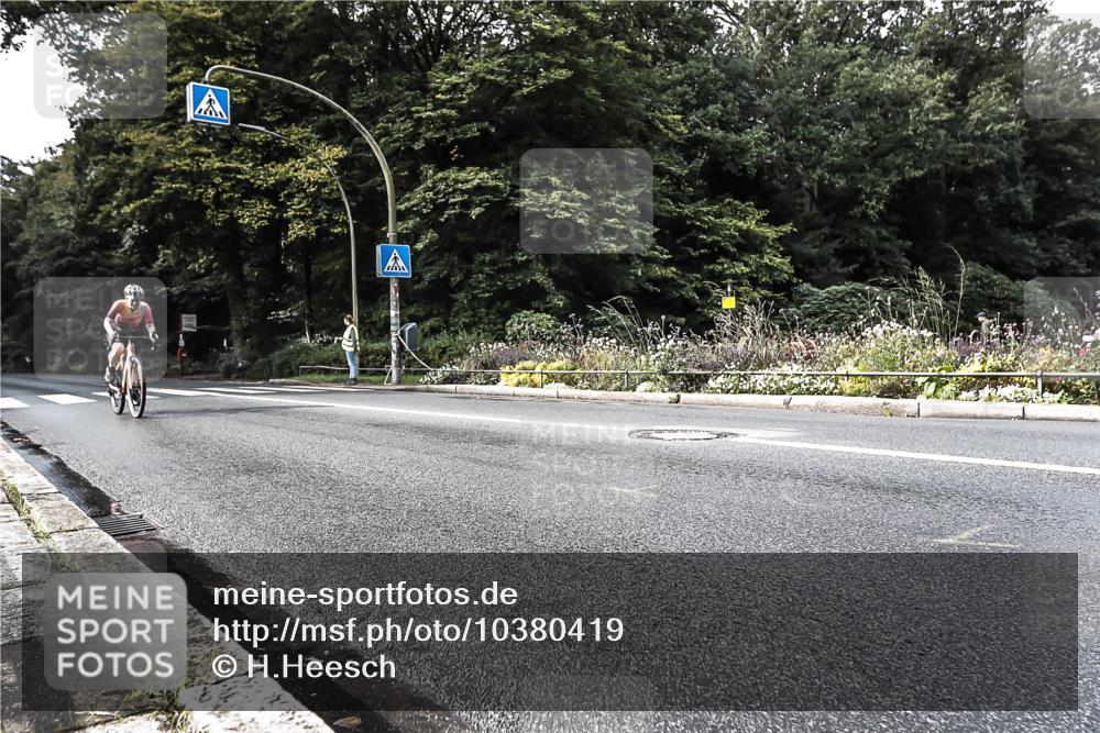 13.09.2026 - Stadtparktriathlon H.Heesch http://msf.ph/oto/10380419 13.09.2026 10:53:01 Radfahren 405, 449, 553 meine-sportfotos.de