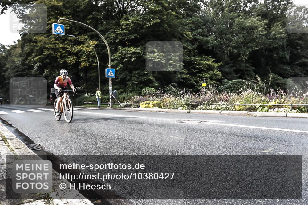 13.09.2026 - Stadtparktriathlon H.Heesch http://msf.ph/oto/10380427 13.09.2026 10:53:02 Radfahren 405, 449, 553 meine-sportfotos.de