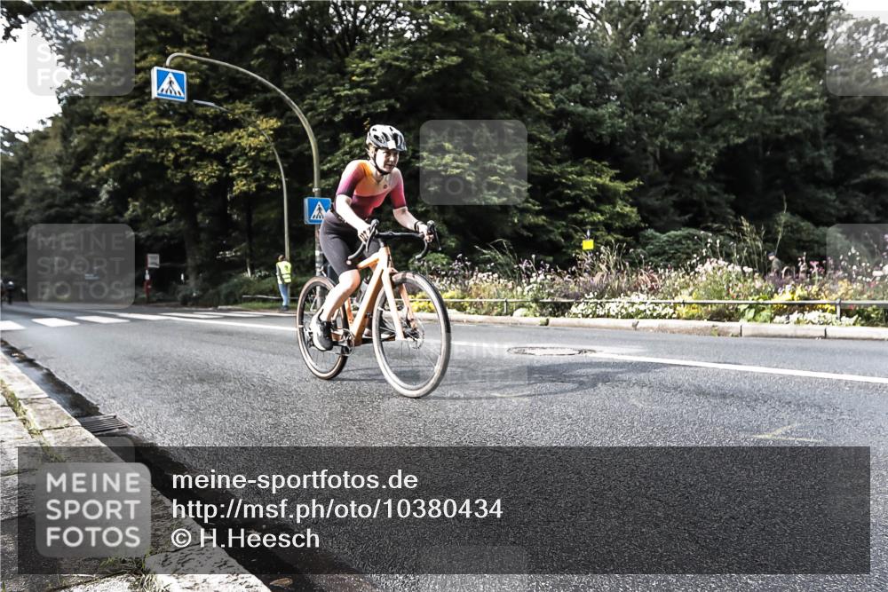 13.09.2026 - Stadtparktriathlon H.Heesch http://msf.ph/oto/10380434 13.09.2026 10:53:02 Radfahren 405, 449, 553 meine-sportfotos.de