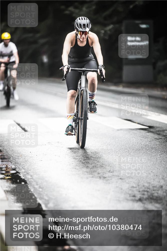 13.09.2026 - Stadtparktriathlon H.Heesch http://msf.ph/oto/10380474 13.09.2026 12:25:26 Radfahren 978, 1048, 1139 meine-sportfotos.de