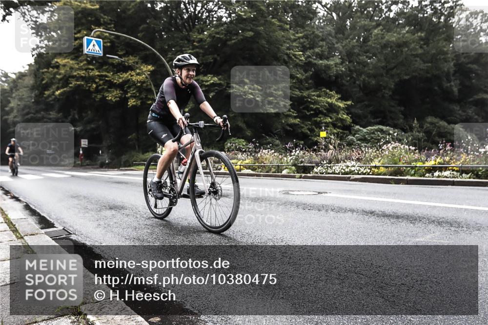 13.09.2026 - Stadtparktriathlon H.Heesch http://msf.ph/oto/10380475 13.09.2026 10:20:56 Radfahren 354, 357, 428, 429 meine-sportfotos.de