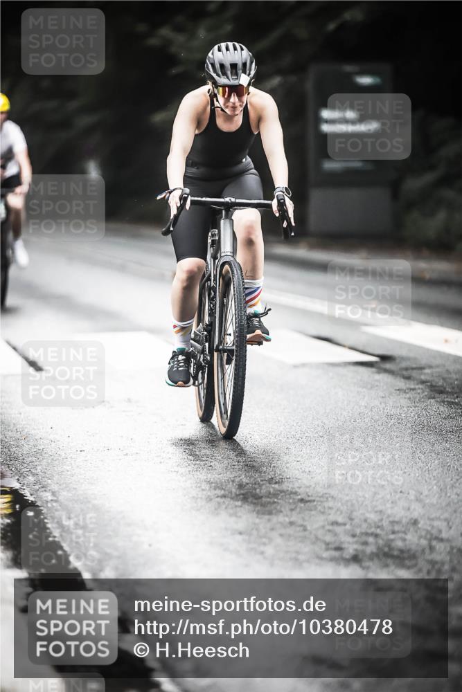 13.09.2026 - Stadtparktriathlon H.Heesch http://msf.ph/oto/10380478 13.09.2026 12:25:26 Radfahren 978, 1048, 1139 meine-sportfotos.de