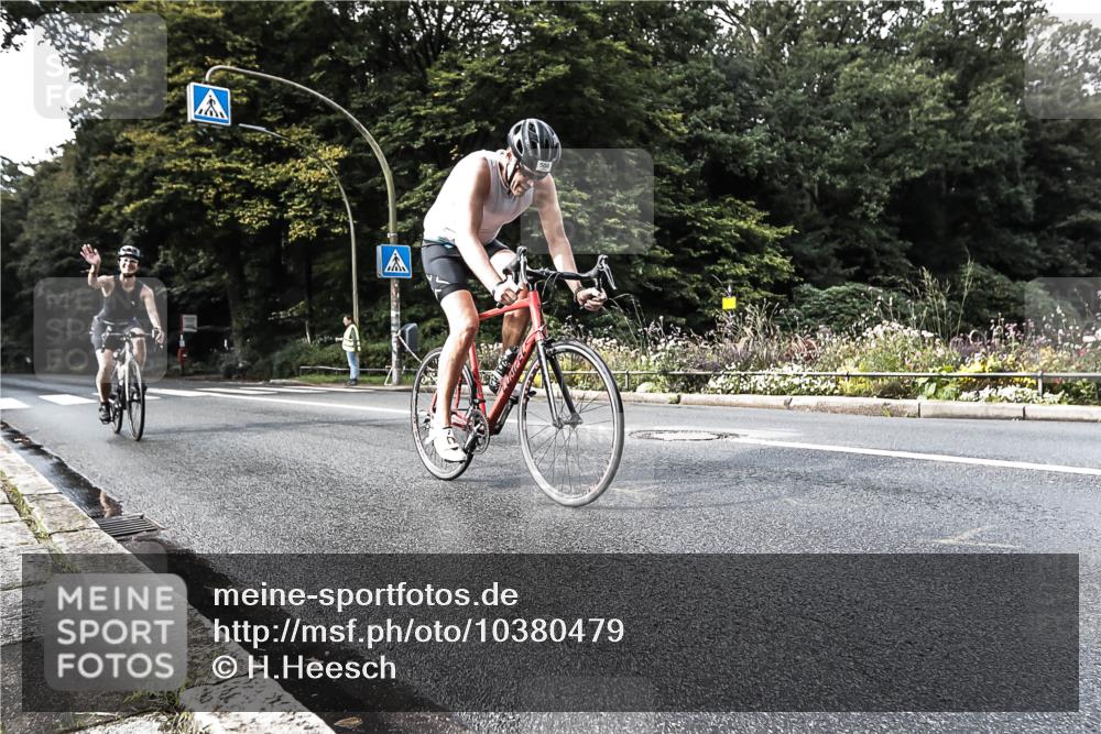 13.09.2026 - Stadtparktriathlon H.Heesch http://msf.ph/oto/10380479 13.09.2026 10:53:08 Radfahren 403, 484, 504, 691 meine-sportfotos.de