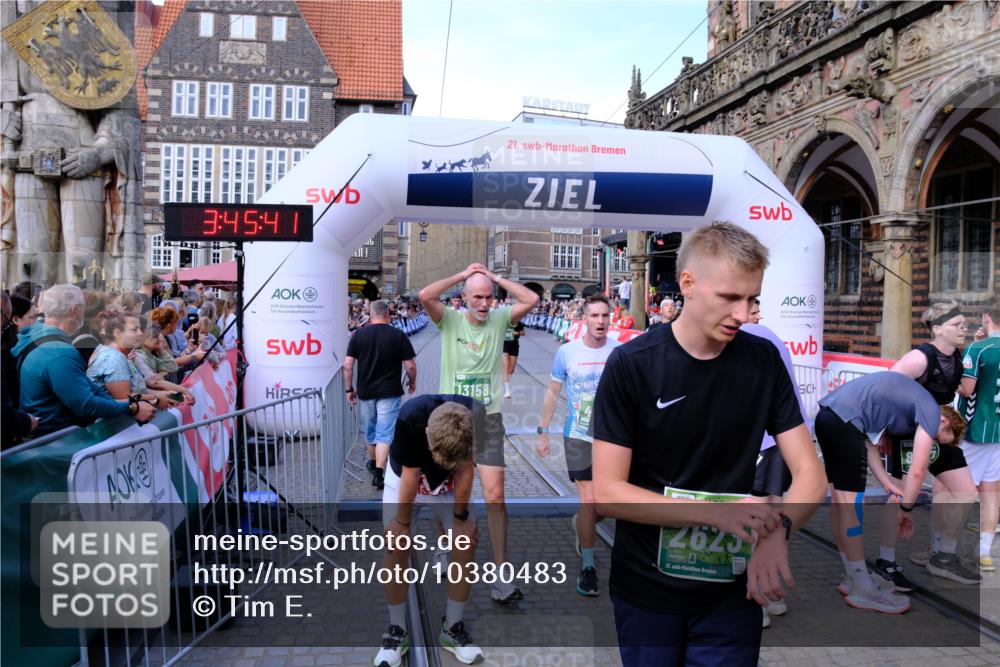 13.09.2026 - 21. swb-Marathon Bremen Tim E. http://msf.ph/oto/10380483 13.09.2026 13:16:29 Ziel 481, 663, 740, 755, 792, 1605, 2623, 3134, 4128, 5554, 6106, 6721, 6744, 8398, 8487, 9031, 9115, 13008, 13158 meine-sportfotos.de