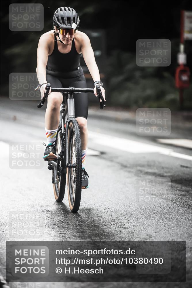 13.09.2026 - Stadtparktriathlon H.Heesch http://msf.ph/oto/10380490 13.09.2026 12:25:27 Radfahren 978, 1048, 1139 meine-sportfotos.de