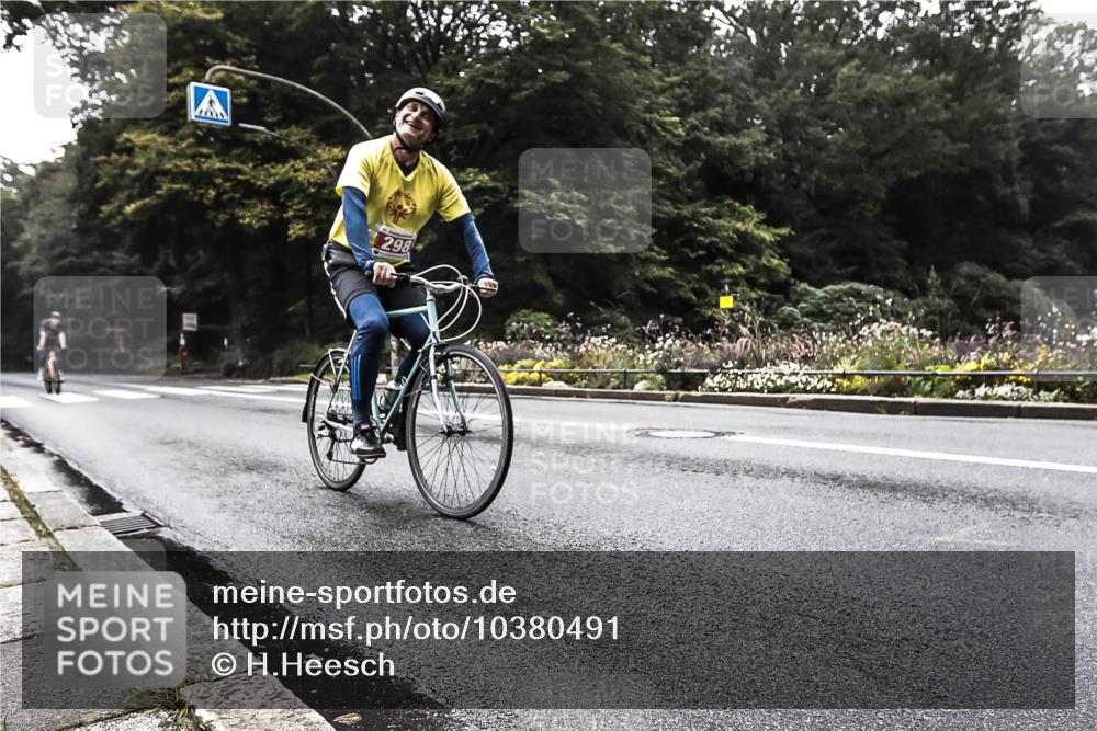 13.09.2026 - Stadtparktriathlon H.Heesch http://msf.ph/oto/10380491 13.09.2026 10:21:02 Radfahren 298, 324, 354, 357, 386 meine-sportfotos.de