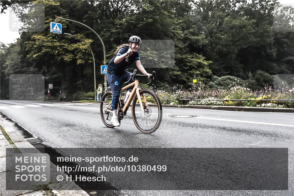 13.09.2026 - Stadtparktriathlon H.Heesch http://msf.ph/oto/10380499 13.09.2026 10:21:04 Radfahren 298, 324, 386 meine-sportfotos.de