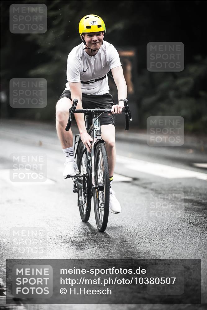 13.09.2026 - Stadtparktriathlon H.Heesch http://msf.ph/oto/10380507 13.09.2026 12:25:29 Radfahren 978, 1139, 1162 meine-sportfotos.de