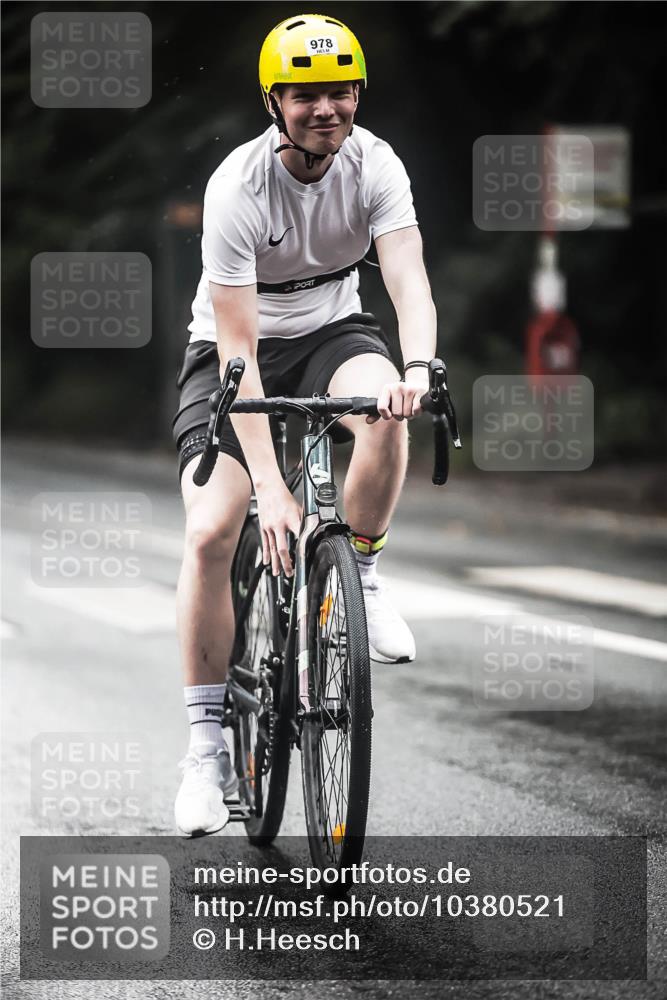 13.09.2026 - Stadtparktriathlon H.Heesch http://msf.ph/oto/10380521 13.09.2026 12:25:29 Radfahren 978, 1139, 1162 meine-sportfotos.de