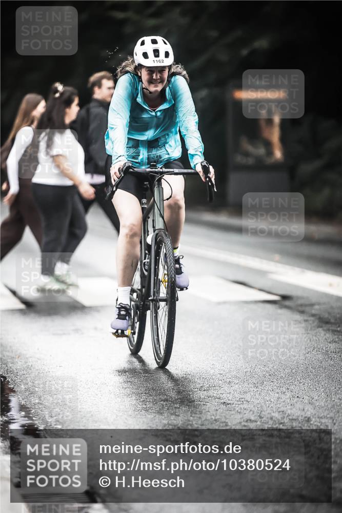 13.09.2026 - Stadtparktriathlon H.Heesch http://msf.ph/oto/10380524 13.09.2026 12:25:34 Radfahren 978, 1162 meine-sportfotos.de