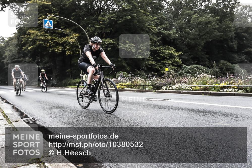 13.09.2026 - Stadtparktriathlon H.Heesch http://msf.ph/oto/10380532 13.09.2026 10:21:22 Radfahren 265, 331, 353, 358, 392 meine-sportfotos.de