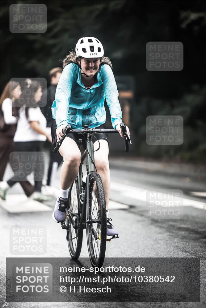 13.09.2026 - Stadtparktriathlon H.Heesch http://msf.ph/oto/10380542 13.09.2026 12:25:34 Radfahren 978, 1162 meine-sportfotos.de