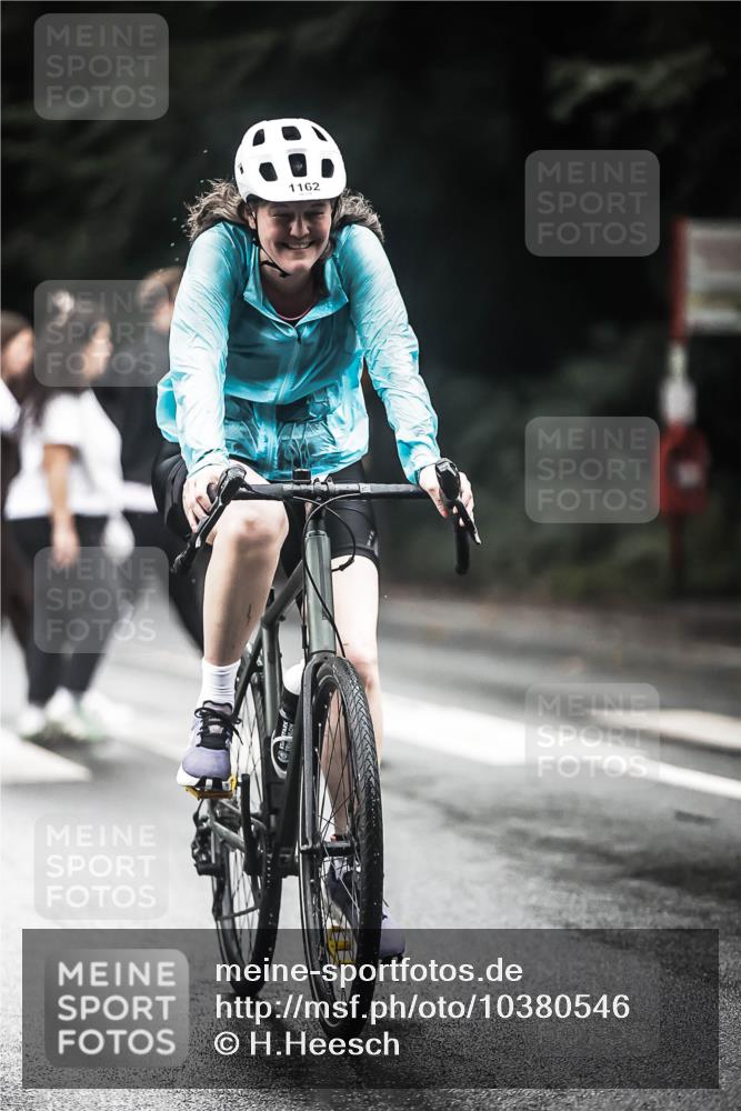 13.09.2026 - Stadtparktriathlon H.Heesch http://msf.ph/oto/10380546 13.09.2026 12:25:34 Radfahren 978, 1162 meine-sportfotos.de
