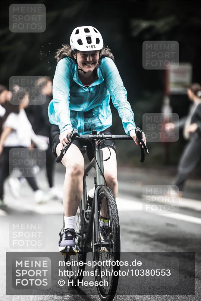 13.09.2026 - Stadtparktriathlon H.Heesch http://msf.ph/oto/10380553 13.09.2026 12:25:34 Radfahren 978, 1162 meine-sportfotos.de