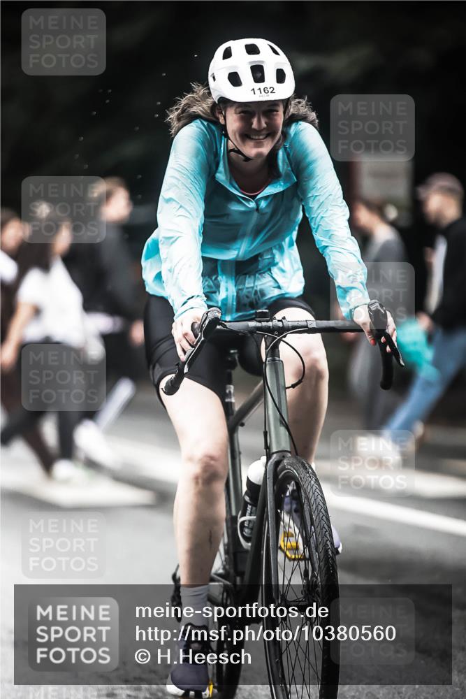 13.09.2026 - Stadtparktriathlon H.Heesch http://msf.ph/oto/10380560 13.09.2026 12:25:35 Radfahren 978, 1162 meine-sportfotos.de