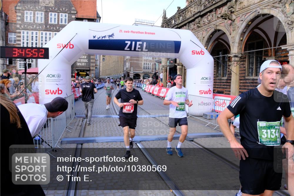 13.09.2026 - 21. swb-Marathon Bremen Tim E. http://msf.ph/oto/10380569 13.09.2026 13:16:41 Ziel 740, 755, 792, 1076, 1162, 1605, 2604, 5554, 5963, 6721, 7053, 7603, 7801, 8171, 8288, 8398, 9031, 9115 meine-sportfotos.de