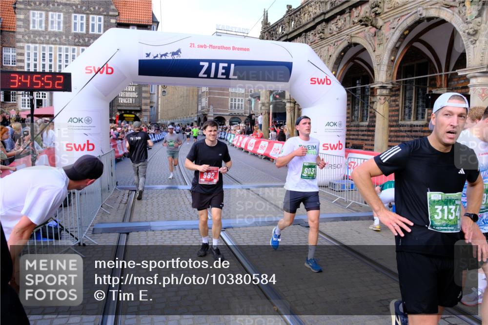 13.09.2026 - 21. swb-Marathon Bremen Tim E. http://msf.ph/oto/10380584 13.09.2026 13:16:41 Ziel 740, 755, 792, 1076, 1162, 1605, 2604, 5554, 5963, 6721, 7053, 7603, 7801, 8171, 8288, 8398, 9031, 9115 meine-sportfotos.de